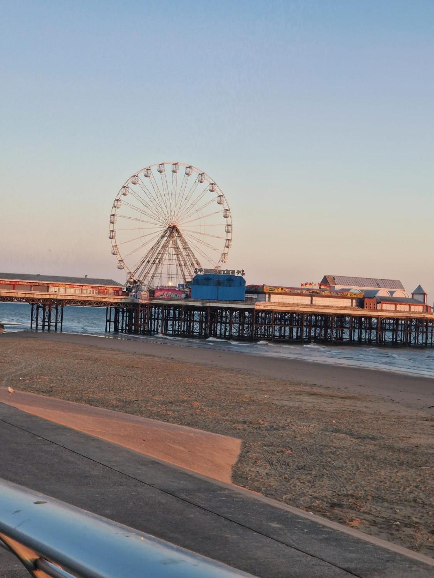 Fern Villa Hotel - Albert Road Blackpool Kültér fotó