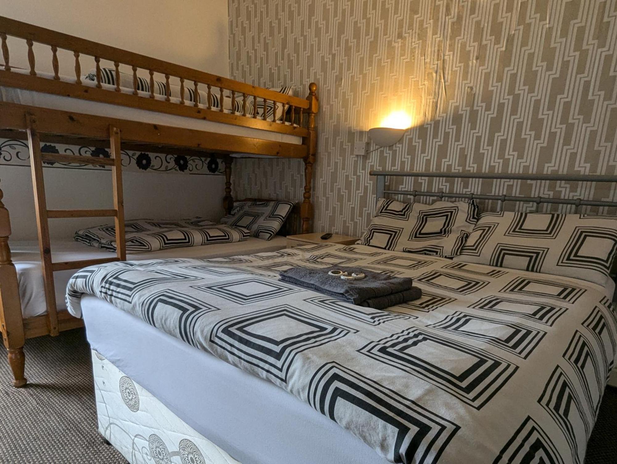 Fern Villa Hotel - Albert Road Blackpool Kültér fotó